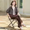 Conjunto casual de roupas esportivas de primavera e outono para mulheres de meia-idade e idosas, novo conjunto estiloso de outono para 2026 para mães, conjunto de duas peças que rejuvenesce