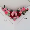 Nuevas decoraciones de techo para interiores para habitaciones de bodas, con flores simuladas dispuestas en un diseño de cuatro esquinas, creando una escena floral festiva y hermosa para la sala de estar