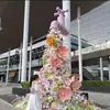 Banqueta de moda Ramo Cascada Instalación Fotográfica, Decoración Romántica Temática de Amor para Actividades de Exhibición en Centros Comerciales