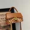 Bolsas de Mano de Calidad de Comercio Exterior para Mujer Verano 2026 Nueva Moda Bolso de Mano para el Trabajo Bolso Cruzado al Hombro Estampado de Leopardo Bolso Casual para Mujer