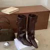 Botas de Mujer con Hebilla Estilizadora y Punta Fina 2026 Otoño Nuevo Estilo Botas Largas de Tacón Cuadrado con un Diseño Elegante Botas Altas de Montar