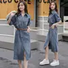 Novo Vestido Elegante de Algodão Denim Estilo Vintage com Decote V, Fenda Lateral, Corte Evasê, Emagrecedor, Versátil, Produto Europeu