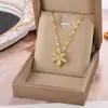 Colar de Aço Titânio Cross Mais Vendido para Mulheres Coração Elefante Letra Camélia Múltiplos Estilos Coleção Cor Duradoura Leve Luxo Corrente da Clavícula
