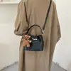 Bolso tipo cubo de alta gama para mujer 2026 nuevo estilo ins nicho bandolera bolso de mano de lujo ligero para el día a día colgante lindo