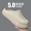 Estilo chinelo masculino, nova coleção de verão 2026, antiderrapante, resistente ao desgaste, esportivo, sandálias casuais de praia com solas grossas e design de biqueira fechada