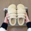Medias Pantuflas Blancas Retro de Suela Gruesa para Mujer, Nuevas Pantuflas de Algodón Peludo Cálidas de Invierno para Exteriores 2025
