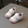 Sapatos de Caminhada para Bebê 2026 Primavera/Outono Solado Macio Anti-Pé Calçados Casuais para Bebês Unissex Esportivos para Crianças Tendência Funcionais
