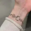 2026 Atacado do Fabricante Em Estoque Especial de Outono Pulseiras Femininas com Design Doce de Diamante, Luxo Leve, Exquisite e Versátil, Conjunto de Quatro