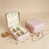 Mostrador de joyería, caja de regalo de cuero para joyería, caja cuadrada para joyería, caja para pendientes de alta gama, liga para el cabello y broche, personalizable con impresión de logotipo