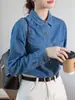 Camisa Sencilla de Mezclilla Azul con Cuello Camisero Caído de Manga Larga Estilo Retro de Hong Kong para Mujer, Camisa de Capa para Primavera 2026 con Hombros Normales