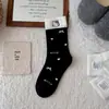Calcetines de otoño e invierno para mujer, calcetines largos negros, calcetines de jacquard con estampado de gato de dibujos animados lindos hasta la pantorrilla, calcetines versátiles para apilar al por mayor