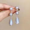 Pendientes Largos de Gota de Agua Cepillados en Oro Mate Estilo Francés Vintage, Diseño de Nicho, Pendientes de Moda con un Aire de Lujo Ligero
