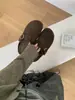 Zapatos cerrados para mujer que aumentan la altura con suelas gruesas para uso en exteriores, nuevas pantuflas slip-on de otoño 2026