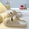 Mocasines Dulces Frescos Versátiles Ambiente de Verano Chanclas de Punta Cerrada Encaje de Ola Simple Exquisito Zapatos Perforados de EVA
