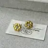 Pendientes de Flor de Diamante Cepillado de Lujo Ligero 2025 Pendientes Nuevos Exquisitos de Alto Gama Diseño de Nicho Pendientes Versátiles