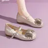 Sapatos de Salto Baixo com Bico Aberto Estilo Francês para Mulheres, Novo Modelo Verão 2026, Strass, Aumento de Altura, Sola Macia, Sapatos Mary Jane Versáteis para Mulheres Baixas