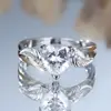 Anillo de diamante en forma de corazón de doble ala estilo europeo y americano, anillo de circón en forma de corazón de alas de ángel vintage