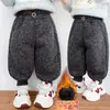 Calça Estampada de Leopardo Infantil 2025 Outono/Inverno Nova Espessa com Fleece Calça Jogger para Bebês Meninos e Meninas