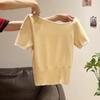 Camiseta Versátil de Tricô Listrada com Manga Curta, Estilo Nicho, para Primavera/Verão, Solta, Usada como Peça Externa, Doce, Assimétrica, Ombro a Ombro