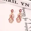 Pendientes pendientes pendientes de moda elegante de lujo ligero casual versátiles con incrustaciones de perla y diamante de nicho europeo y americano transfronterizos personalizados