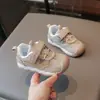 Zapatillas deportivas para niños 2026 nuevas antideslizantes de suela blanda unisex casual Zapatos de entrenamiento alemanes para primavera y otoño, zapatos sencillos para bebé para otoño