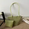 Bolsa tipo sacola estilosa e versátil com padrão trançado vazado, perfeita para mulheres, pode ser carregada como bolsa de ombro ou bolsa de mão, e tem grande capacidade, tornando-a ideal para uso casual