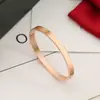 Pulseira de Aço Titânio Ins Feminina Versátil Nicho Luxo Acessível High-End Pulseira de Aço Inoxidável Não Desbota e Tem Senso de Design e Pode Ser Usada no Banho