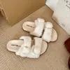 Chinelos peludos pretos retrô antiderrapantes de sola grossa para mulheres, para usar ao ar livre, novo estilo outono e inverno 2026, chinelos de algodão que aumentam a altura para mulheres baixinhas