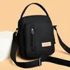 Bolso Cuadrado Pequeño de Nailon Ligero Simple para Mujer Nuevo de Moda Casual de Mano Pequeño Versátil para Viajes Diarios Bolso para Teléfono Cruzado