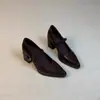 Versión de piel de vaca ~ Zapatos de salón de punta fina de estilo minimalista para mujer, tacón grueso de 7 cm, Mary Janes de una sola tira, adecuados para ir al trabajo, elegantes zapatos pequeños de piel