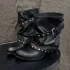 Botines cortos de tacón medio con hebilla de remache estilo coreano para mujer, nuevos botines negros geniales apilados para otoño de 2026, botas de jinete adelgazantes