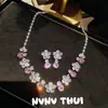 Joyas: Collar de Piedra Preciosa Flor de Margarita de Color Claro, Set de Lujo de Alta Gama para Mujeres Ricas, Set de Aretes Florales Coloridos con Diamantes Brillantes