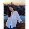 Camisa Ligera de Estilo Old Money para Mujer, Blanca, con Cuello y Botones, Corte Relajado, Adelgazante, Top Versátil para el Trabajo