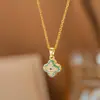Colar de Aço Titânio Dongguan para Mulheres com Pingente em Forma de Coração com Diamante Rosa Microincrustado, Corrente para Clavícula Versátil e da Moda, Banhado a Ouro 18K