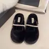 Mocassins de pelúcia com pérolas para mulheres, chinelos de algodão fofos, leves, com sola macia, versáteis, novos e estilosos 2026 sapatos preguiçosos