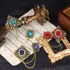 Broche de Diamante Estilo Palacio Barroco Rubí Incrustado Cadena Artesanal Hebilla de Pin Accesorios Retro Estilo Británico