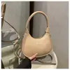 Bolsa de Mão Texturizada em Forma de Meia-Lua para Revenda Bolsa Feminina 2025 Simples de Cor Sólida Bolsa de Ombro Bolsa Transversal Versátil Bolsa de Axila