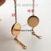 V Dourado 3.0 Banhado a 18K, Luxo Leve e Sensação de Alto Padrão, Pulseira de Trevo de Quatro Folhas com Concha Branca para Mulheres, Madrepérola Natural, Elegante e Fashion