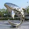 Escultura de Ballena de Fibra de Vidrio con Chorro de Acero Inoxidable Personalizada Creativa Paisaje Acuático Decoración de Adornos de Animales Marinos en el Vestíbulo del Hotel