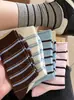 Calcetines Nuevos de Otoño con Rayas Maillard y Volantes para Otoño e Invierno Versátiles Transpirables Estilo Coreano Juvenil Casual Deportivos de Media Pantorrilla