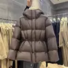 Chaqueta de Algodón Gruesa Cálida de Invierno Estilo Diseñador Ceñida a la Cintura Adelgazante para Mujer 2026 Nueva Moda Simple Versátil Abrigo de Algodón