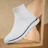 Nuevos en stock, calcetines-zapatos cómodos tipo slip-on para pareja, zapatillas casuales de caña alta a la moda para mujer con tejido fly-knit transpirable, talla 43