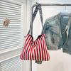 Bolsa de Ombro Simples e Estilosa 2026 Novo Estilo de Verão Cor Contrastante Casual Bolsa Tote de Grande Capacidade Bolsa Casual para o Dia a Dia para Mulheres