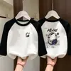 Camiseta Interior Básica de Cuello Redondo DeRong para Bebé Niños 2026 Otoño/Invierno Nuevo Estilo Camiseta de Manga Larga con Parches