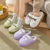 Chinelos de algodão com laço de renda para outono e inverno, fofos e macios, com solas grossas, forro de fleece para aquecimento e design antiderrapante, perfeitos para meninas usarem em casa