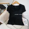 Top Francés de Hombros Descubiertos y Manga Corta, Nuevo Verano 2025 Ajustado, Favorecedor, Asimétrico, Elegante Camiseta Corta