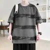 Promoción Principal Verano 2026 Dropshipping Talla Grande Estudiante Moderna Camiseta Elegante de Manga Corta con Cuello Redondo y Estampado de Rayas