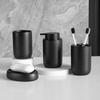 Set de Baño Moderno de Cerámica Cuatro Piezas Botella Dispensadora de Loción para Baño Presión Botella de Desinfectante para Manos Vaso para Enjuague Bucal Soporte para Cepillos de Dientes Jabonera