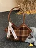 Bolsa para Travessia de Fronteira Feminina Tendência Outono e Inverno 2025 Nova Moda Bolsa de Ombro Xadrez Bolsa Tote de Grande Capacidade