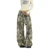 Venta al por mayor transfronterizaEstilo retro americano bordado de letras camuflaje jeans casuales de pierna recta ancha para hombres y mujeres